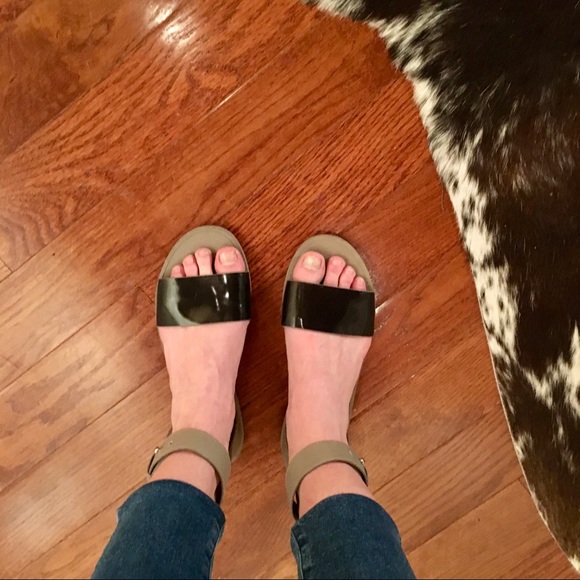 Vince grey and black sandals (7.5-8) - Picture 5 of 8